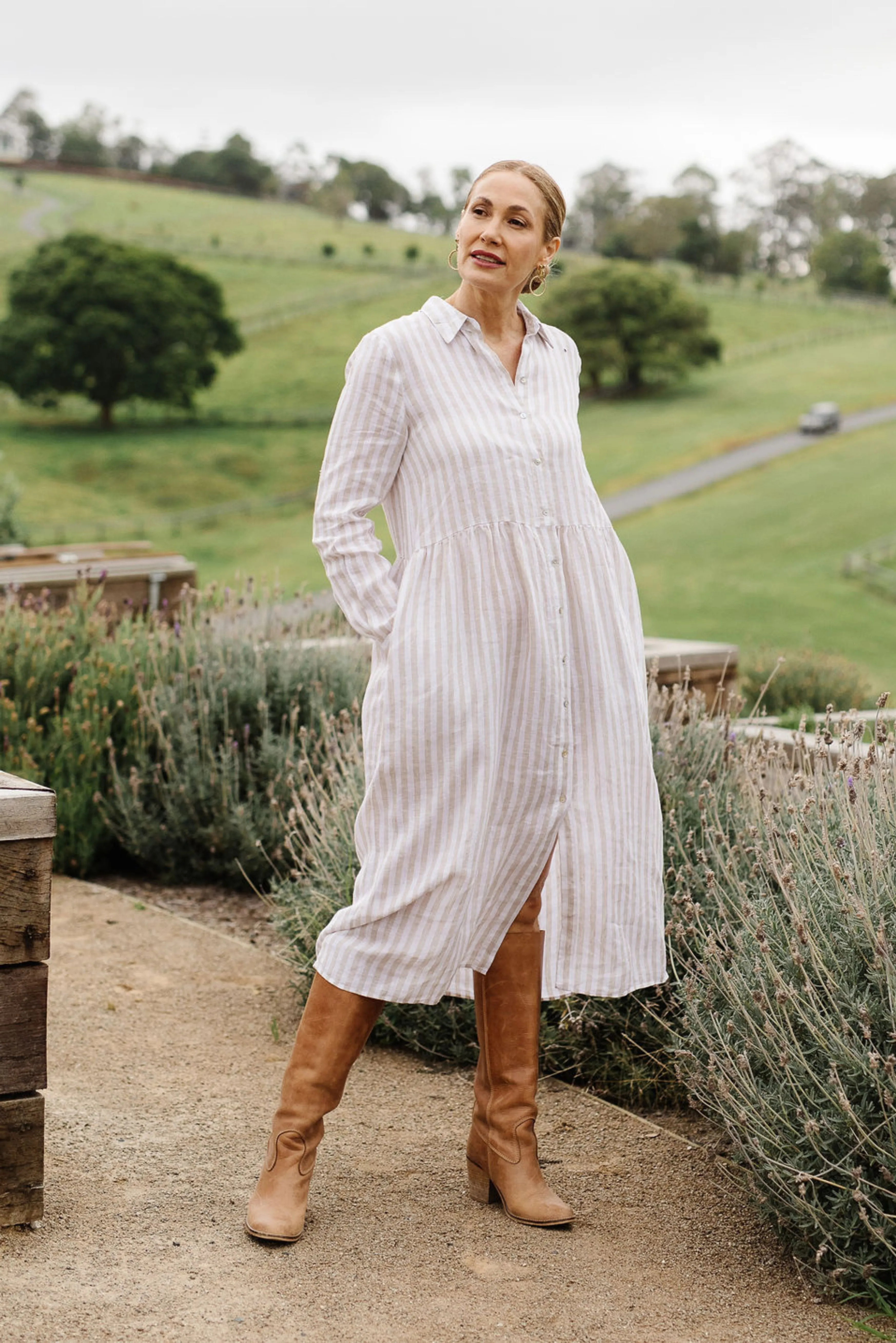 Beverley Dress Beige / White