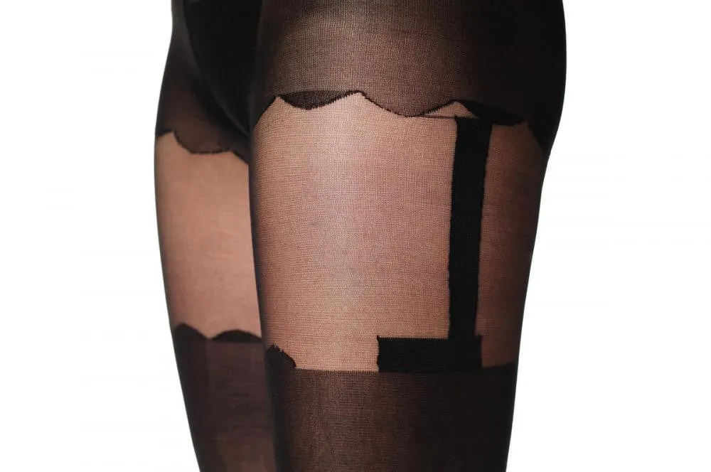 Rounded Shorts & Straight Suspender Belt
