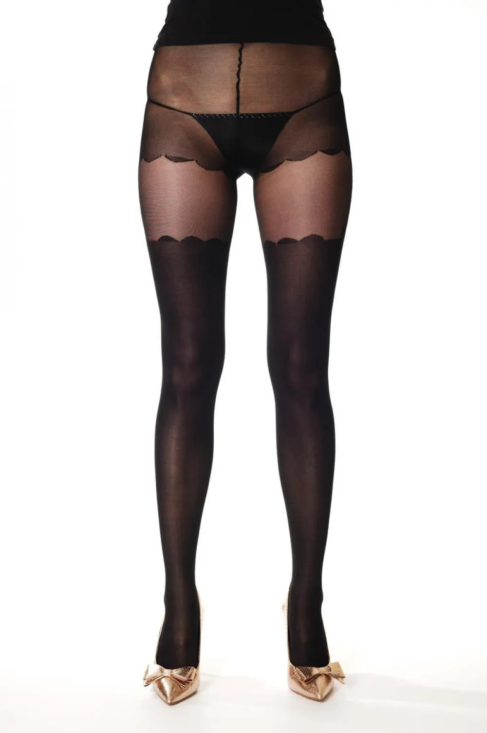 Rounded Shorts & Straight Suspender Belt