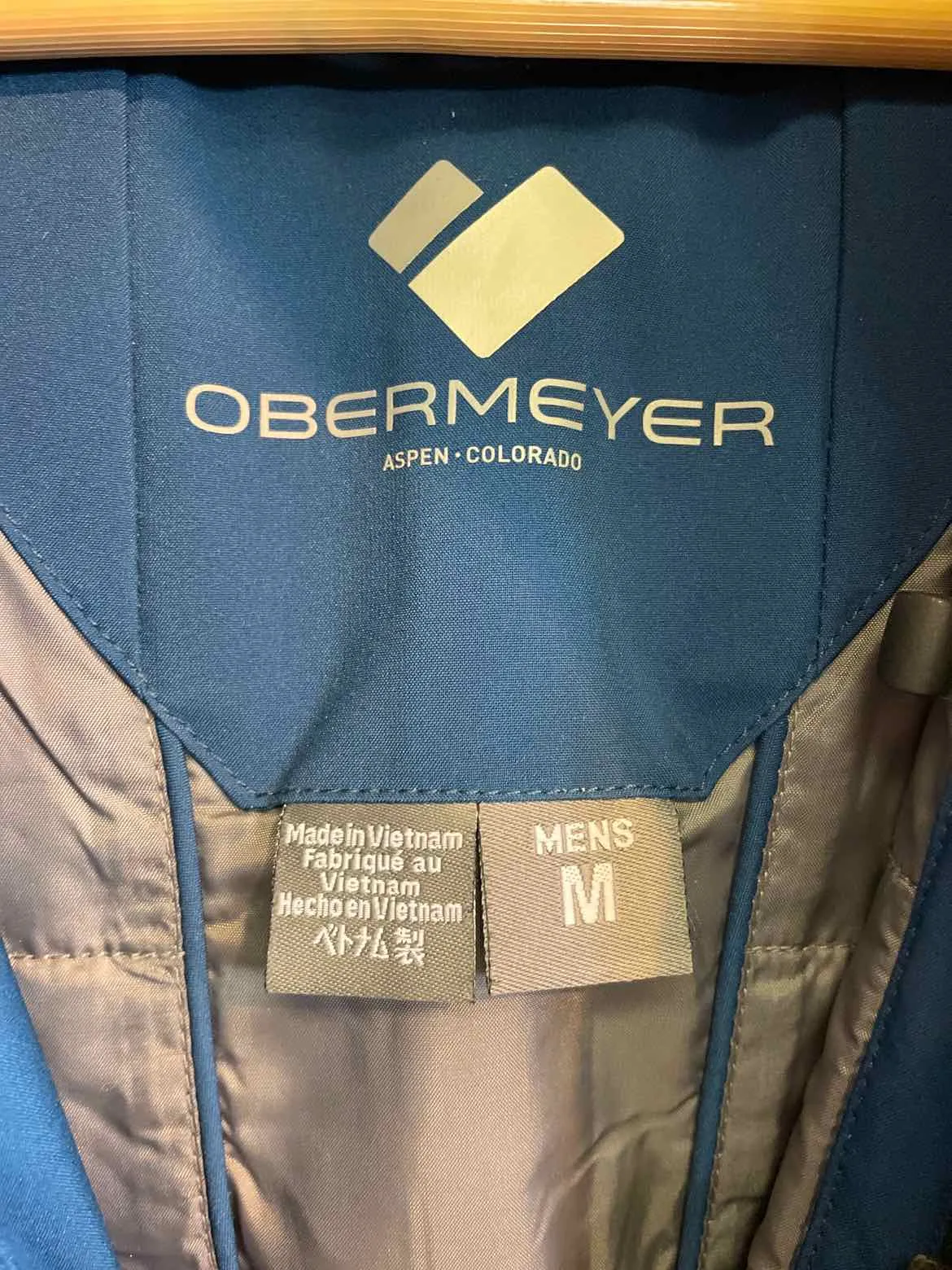 Size Medium Obermeyer Men's Short Sleeve Shirt